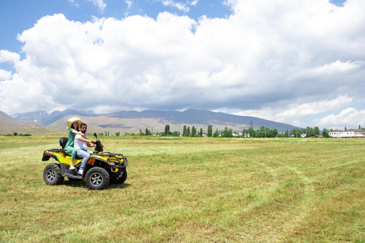 Aragats Hotel エクステリア 写真