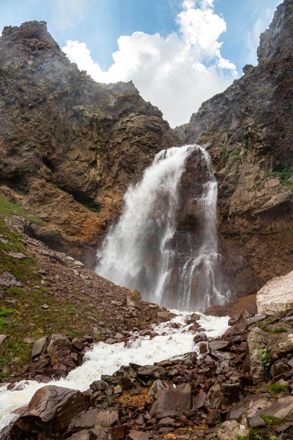 Aragats Hotel エクステリア 写真