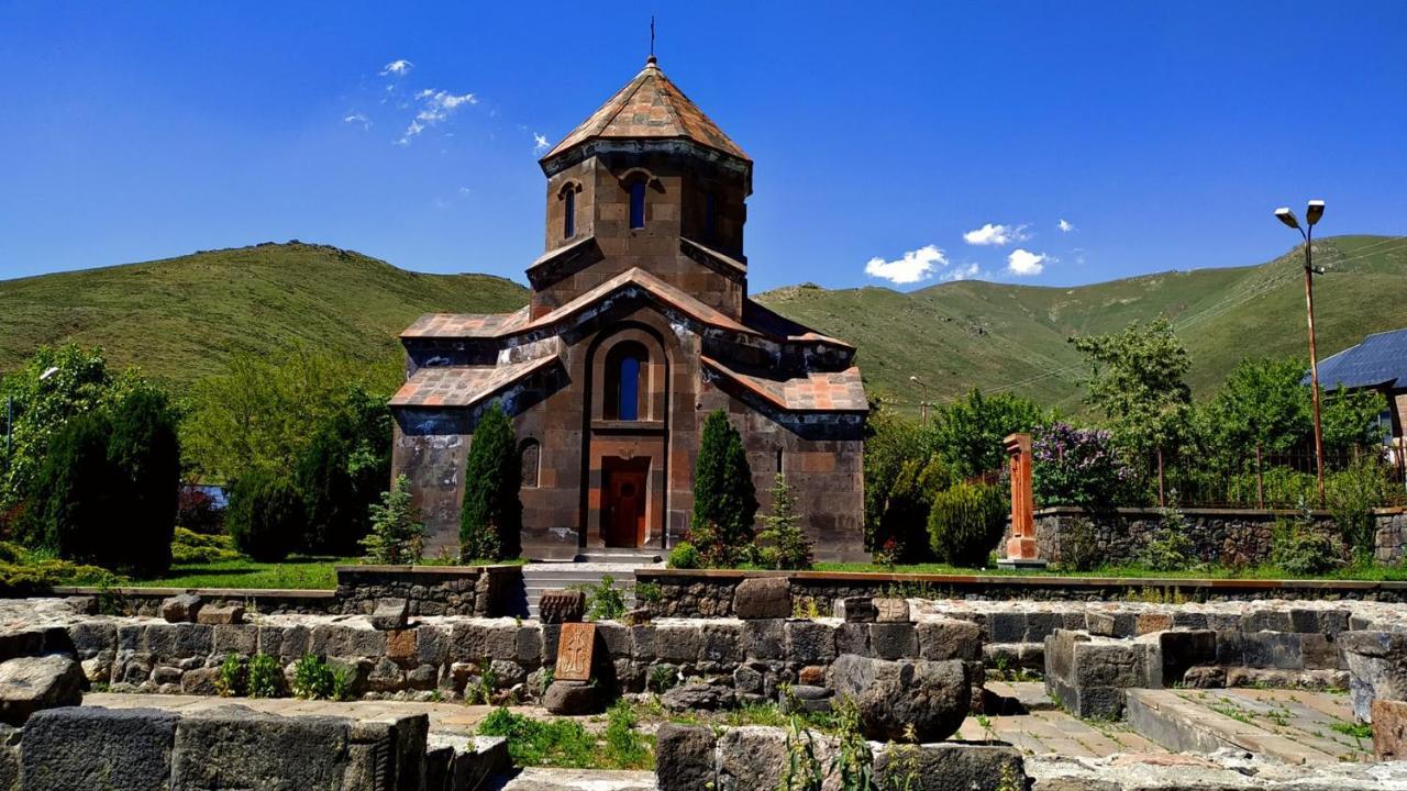 Aragats Hotel エクステリア 写真